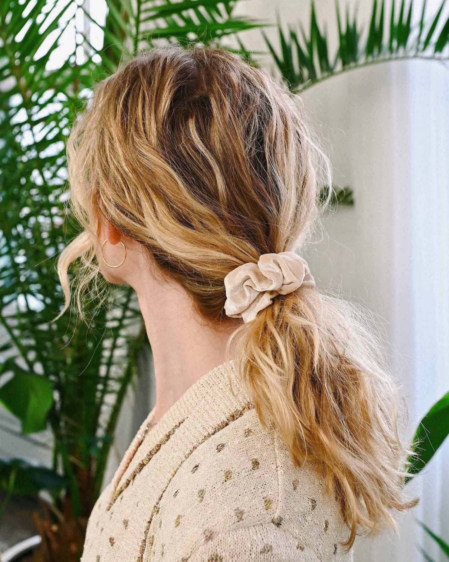 Velvet Cream Zipper Pocket Scrunchie