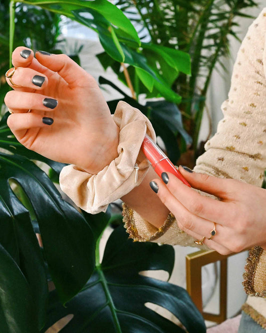 Velvet Cream Zipper Pocket Scrunchie