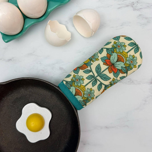 Cottage Bloom Cast Iron Handle Mitt