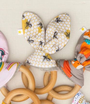 Meant to Bee Crinkle teether