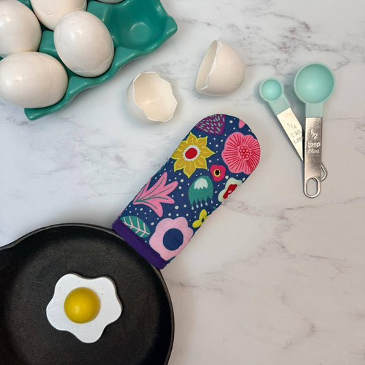 Super Bloom Cast Iron Handle Mitt