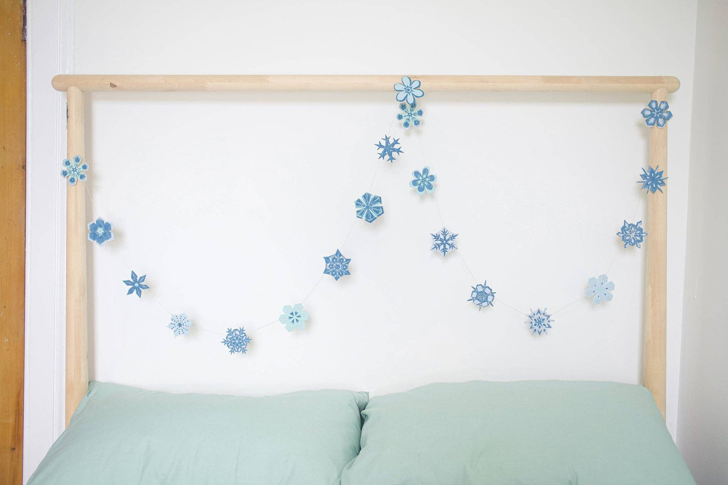 SNOWFLAKES SEWN GARLAND