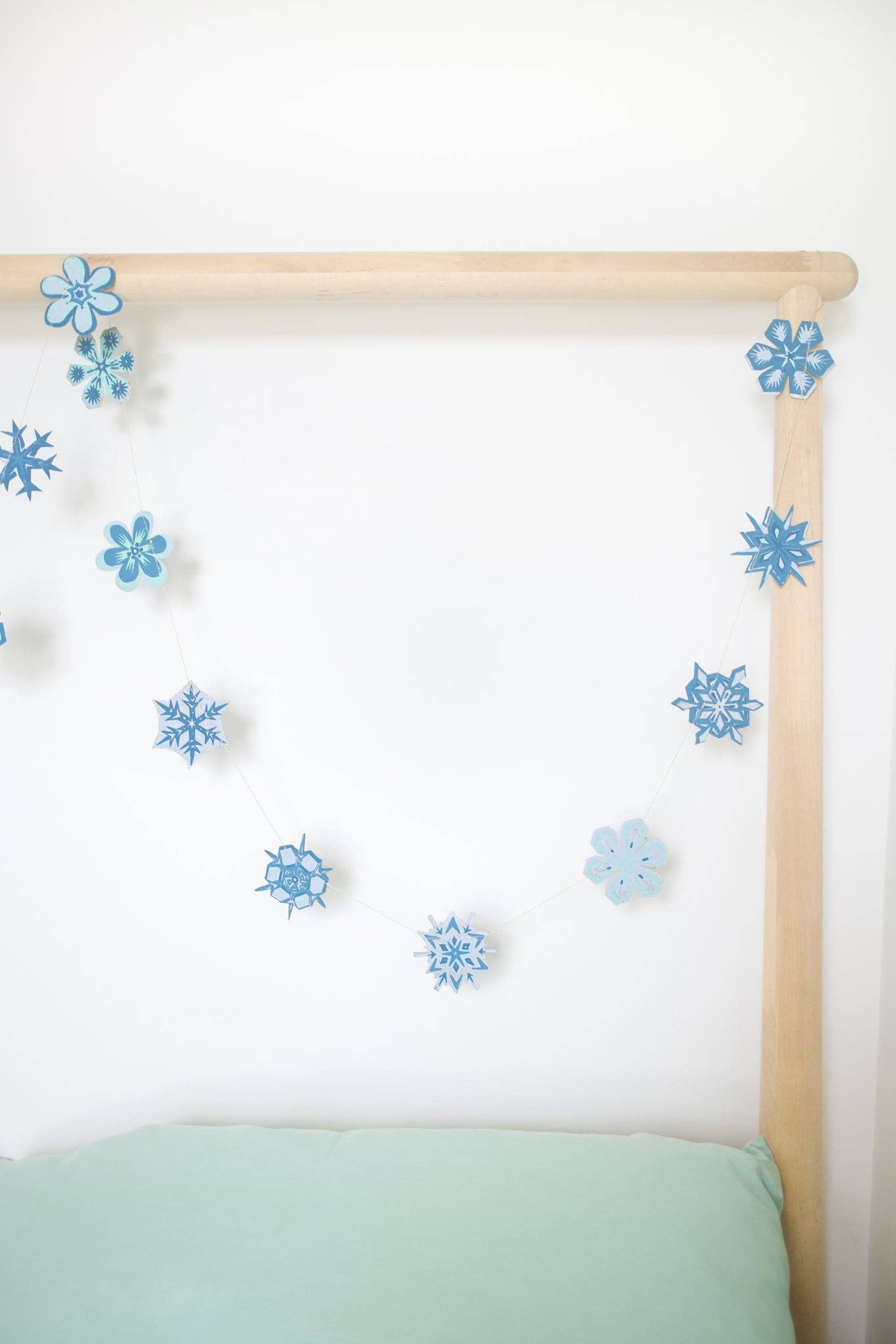 SNOWFLAKES SEWN GARLAND
